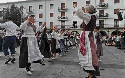 San Migel jaiei ekiteko gogoz daude herritarrak