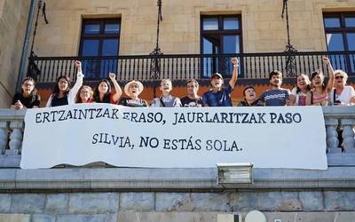 Gaur ere mobilizatuko dira 2018an Ertzaintzak polizia-etxean jipoitu zuen emakumearen alde