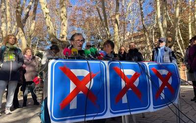 Gurutze plazari buruz Iruñeko Udalak egin nahi duen galdeketa "eskumen inbasioa" izan daitekeela salatu dute