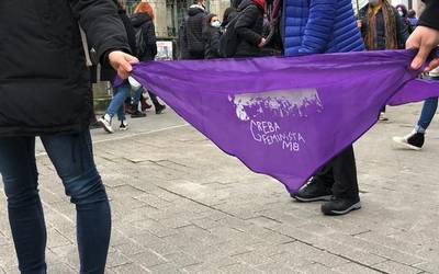 Debagoieneko AEK-k bat egin du azaroaren 30eko greba feministarekin