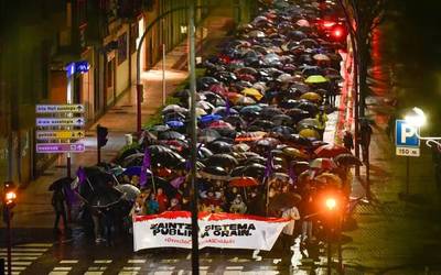 Eskualde mailako manifestazio jendetsuak borobildu du greba feminista orokorraren eguna