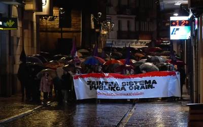 Eskualde mailako manifestazio jendetsuak borobildu du greba feminista orokorraren eguna