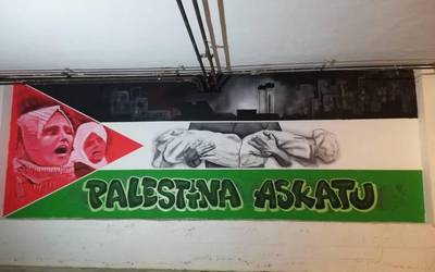 Palestinaren aldeko murala atondu du Kirikiñok Basoa espazioan