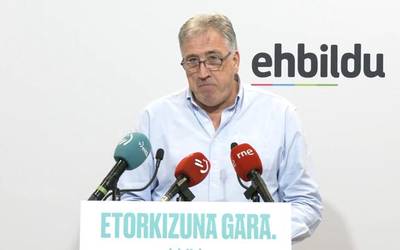 Gobernu “egonkor eta partekatu” baten bitartez Iruñearen “paralisia” gaindituko duela iragarri du Asironek