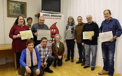 Eskuzabaltasunarengatik eskerrona odol emaileei