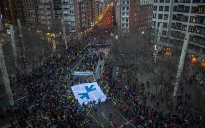 Urtarrilaren 13an Bilbon egingo den manifestaziora joateko autobusak antolatu dituzte