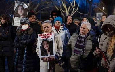 Gabriela Reyesen desagerpena argitzeko eskatu dute ehunka lagunek Iruñean