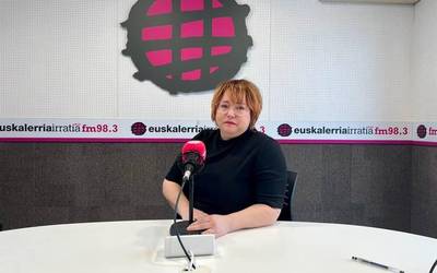 Oskia Ugarte: "Arte esperientzia murgiltzaileak ikusten ditugun bitartean ez dugu astirik pentsamendu kritikoa izateko"