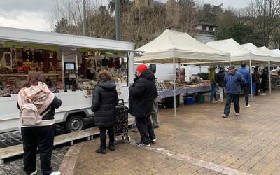 Erantzun ona izan du ostegunetako azokaren lekualdatzeak