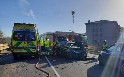 Lau zauritu Atxetan gertatutako trafiko istripuan