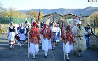 Herri inauteriak ospatu dituzte Ilarduia, Egino eta Andoinen