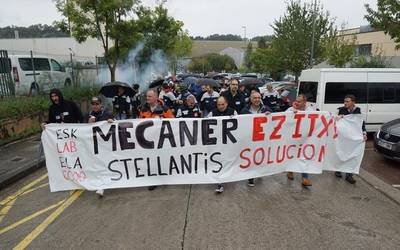 Eragile eta sindikatu ezberdinek elkartasuna erakutsi dute Mecanerreko langileen borrokaren alde