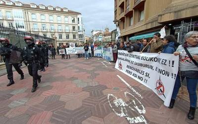 Trantsizio Energetikoaren eta Klima Aldaketaren Legearen aurka mobilizatu dira