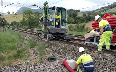 Tren zerbitzuko trafikoa etengo dute asteburuan Urduña eta Amurrio artean, baina bestelako garraioa eskainiko du ADIFek