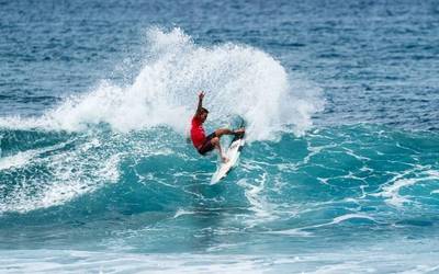 Yago Dominguez sopeloztarra Munduko Surf Txapelketako hirugarren kanporaketara igaro da