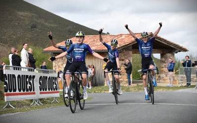 Iñigo Uriak irabazi zuen Lapurtarren Itzulia eta aiaraldearrek podium sorta eman diote jadanik Alimco Campagnolo taldeari