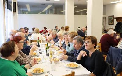 Bapo bazkaldu zuten Itxaropenaren eskutik