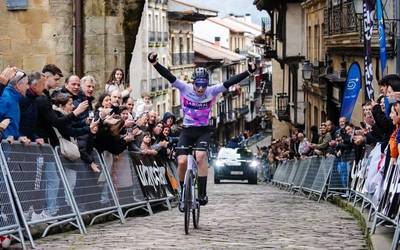 Hamaseigarren postuan amaitu du Bidasoako Itzulia Aitor Agirrek