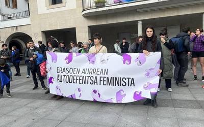 Donibane Lohizuneko erailketa salatu eta autodefentsa feminista aldarrikatu dute