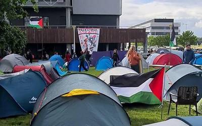 Palestinaren aldeko kanpaldia abiatu dute Leioako EHUko campusean