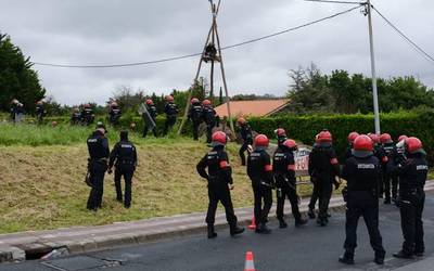 Otxantegi Herri Lurra hustu du Ertzaintzak