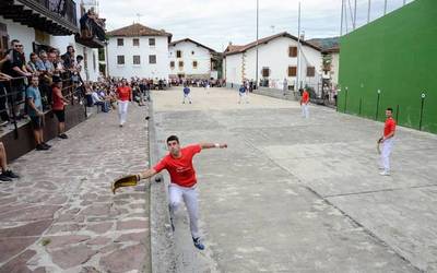 Laxoa txapelketako laugarren jardunaldiko partidak igandean Oizen eta Donezteben jokatuko dituzte