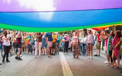 “LGTBI+ fobiak hamaika aurpegi ditu eta bizitzako alor eta espazio guztietan gertatzen da, askotan gainera, ezkutuan”