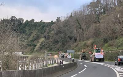 Aiako Ubegun industrialdetik aterako da bihar traktore karabana Donostiara