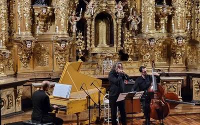 Bach & "Bach" taldeak Santa Kutz komentua girotu du