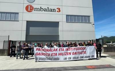 Hil egin da Embalan 3 enpresan istripua izan zuen langilea