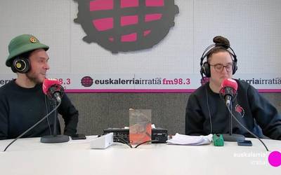 ‘Irratiak ordaintzen digu trena’ podcasta, Katakraken eta publikoarekin