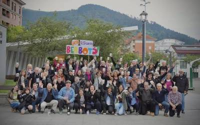 Dozenaka lagunen artean ospatu dute Berbots euskaltegiaren 25. urteurrena