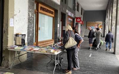 Berreskuratutako liburu eta diskoen azokak Azkoitian egin du geldialdia