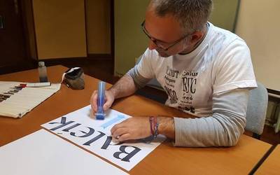 Juan Luis Blanco: "Euskal grafian oinarrituz, bi tipografia sorta egin ditut: 'Harri' eta 'Basati'"