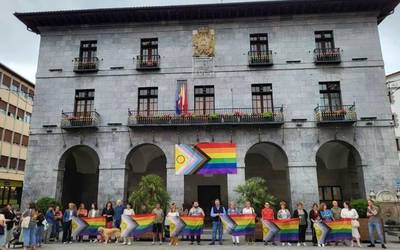 LGTBI komunitatearen eskubideak aldarrikatu dituzte