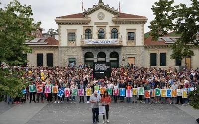 1.700 elkarte, eragile eta norbanako baino gehiagok eskatu diote Amurrioko Udalari Aiaraldea Komunikabidearen dirulaguntza berrezarri eta euskararen b