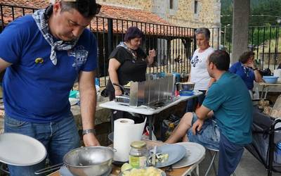 Dozenaka lagun bildu ziren atzo Arakaldoko jaien bigarren egunean