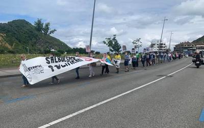 Bihar eguerdian egingo dute euskal preso eta iheslarien aldeko hondartzetako mobilizazioa