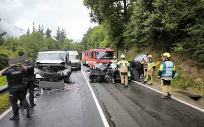 Bi istripu gertatu dira eguerdian Urkiolarako errepidean