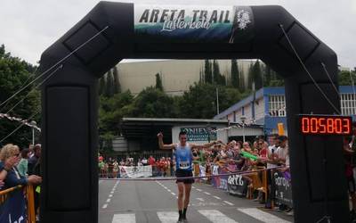 Jon Artetxe eta Ruth Gil garaile VI. Areta trail lasterketan