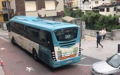 Sei plazentziatar Donostiara autobusez joan ezinda