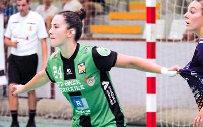 Garaipenarekin debutatu du Iberdrola ligan Libe Arruabarrena eskubaloi jokalariak