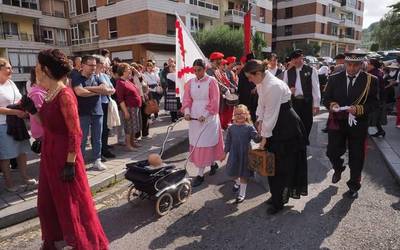 Astrabuduak denboran atzera egin du XIX. mendeko ezkontza bat ospatzeko