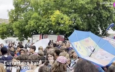 San Fermin txikiko jaia euriari gailendu zaio