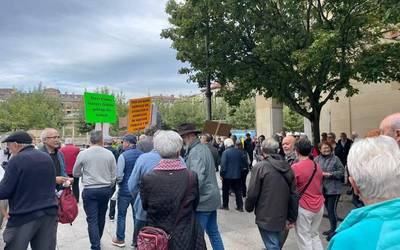 Bizitza duinak izateko eskaerarekin atera dira kalera pentsionistak