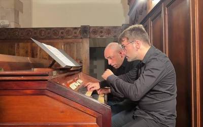 Juan de la Rubia eta Xabier Urtasun organistak Santa Marina parrokian