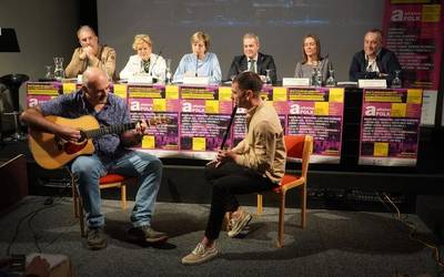 Jon Maiaren 'Kantu bat gara' ikuskizunak itxiko du aurten Aitzina Folk jaialdia