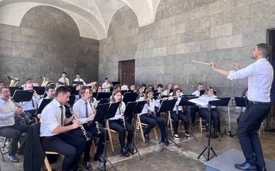 Musika bandak kontzertua eskainiko du igande eguerdian Kontzejupen