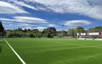 Bolue eta Gobelako futbol-zelaiek eta Fadurako erabilera anitzeko zelaiak belar artifizialeko zelai berria dute