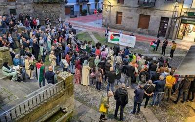 Palestinarren aurkako genozidioa gelditzeko aldarria plazatik